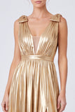 Vestido formal longo em V metálico dourado com linha A e fenda