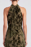 Vestido formal longo de veludo floral com decote alazeitona e decote alvo oliva