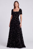 Vestido formal longo de veludo floral com decote quadrado azul pavão e mangas curtas