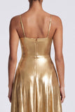 Vestido formal longo com alças finas metálicas em linha A douradas
