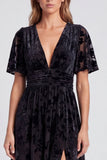 Vestido Mãe da Noiva Floral em V em linha oliva com fenda