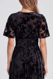 Vestido Mãe da Noiva Floral em V em linha oliva com fenda