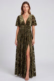 Vestido Mãe da Noiva Floral em V em linha oliva com fenda