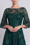 Vestido de mãe da noiva com gola bata verde escuro com decote em linha A