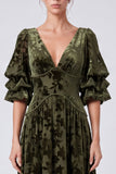 Vestido formal longo longo em veludo em V com decote em V e decote em V