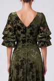 Vestido formal longo longo em veludo em V com decote em V e decote em V