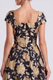 Vestido formal longo com decote quadrado, flor preta dourada, com decote quadrado e mangas altas