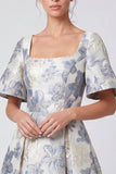 Vestido Maxi A-Line Azul Dusty Jacquard de gola quadrada floral com mangas curtas