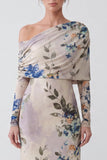 Vestido formal longo em forma de sereia floral de um ombro em marfim com mangas compridas