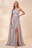 Vestido Maxi de Chiffon Cinzento Claro de Um Ombro com Fenda