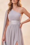 Vestido Maxi de Chiffon Cinzento Claro de Um Ombro com Fenda
