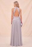 Vestido Maxi de lantejoulas cinzento claro com decote halter e fenda
