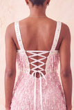 Vestido curto de finalistas castanhos com lantejoulas com franjas e pérolas