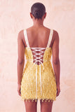 Vestido curto de finalistas castanhos com lantejoulas com franjas e pérolas