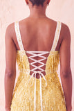 Vestido curto de finalistas castanhos com lantejoulas com franjas e pérolas