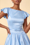 Vestido curto de regresso a casa, decote de cetim em linha A azul celeste, com mangas curtas