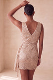Bodycon cor-de-rosa brilhante, lantejoulas, lantejoulas franzidas, vestido curto de regresso a casa com faixa