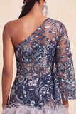 Vestido de Homecoming com lantejoulas bodycon de um ombro e penas