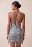 Vestido Curto de Homecoming com decote cinzento, bodycon flores e missangas, decote halter e franjas