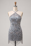 Vestido Curto de Homecoming com decote cinzento, bodycon flores e missangas, decote halter e franjas