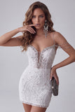 Vestido Curto de Boas-Vindas Branco com Missangas e Ombros Descobertos, com Brilhantes
