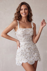 Vestido curto de regresso a casa, decote quadrado, linha quadrada em marfim, com lantejoulas