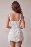 Vestido curto de regresso a casa, decote quadrado, linha quadrada em marfim, com lantejoulas