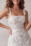 Vestido curto de regresso a casa, decote quadrado, linha quadrada em marfim, com lantejoulas