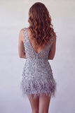Vestido Curto de Homecoming com decote em V floral em lavanda poeirenta com penas