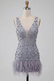 Vestido Curto de Homecoming com decote em V floral em lavanda poeirenta com penas