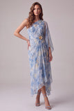 Vestido formal assimétrico com bainha e franzidos BLue florais empoeirados com flor 3D