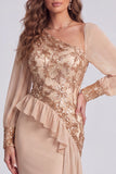 Vestido formal assimétrico floral com lantejoulas champanhe e serpentina lateral
