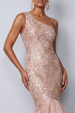 Vestido longo de mãe da noiva com lantejoulas cor-de-rosa de um ombro e folhos