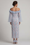 Vestido longo de mãe da noiva azul ombro descoberto, cor cor floral com missangas e folhos