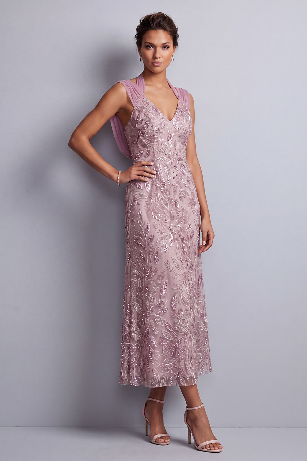 Vestido vintage de decote alvo ondulado com decote alvo e lantejoulas florais longas de mãe da noiva