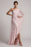 Vestido longo de mãe da noiva com lantejoulas cor-de-rosa de um ombro com folhos e contas
