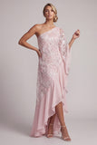 Vestido longo de mãe da noiva com lantejoulas cor-de-rosa de um ombro com folhos e contas