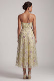 Vestido A-Line Dusty Sage Strapless Vestido Midi Floral Mãe da Noiva