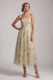 Vestido A-Line Dusty Sage Strapless Vestido Midi Floral Mãe da Noiva