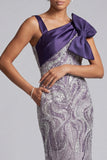 Vestido longo de mãe da noiva com laço roxo de missangas sereia com bolsos