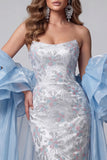 Vestido de concurso longo de mermade sem alças azul claro com flores e missangas, com cauda de folhos
