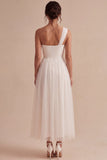 Vestido de Noivado Branco Midi de Linha A com um ombro
