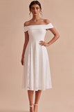 Vestido de Noivado Branco Midi Linha A com ombros descobertos e renda