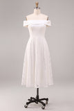 Vestido de Noivado Branco Midi Linha A com ombros descobertos e renda
