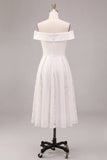 Vestido de Noivado Branco Midi Linha A com ombros descobertos e renda