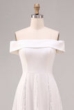 Vestido de Noivado Branco Midi Linha A com ombros descobertos e renda