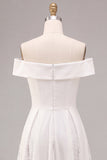 Vestido de Noivado Branco Midi Linha A com ombros descobertos e renda