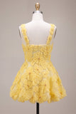 Vestido curto de regresso a casa amarelo curto de pérolas de decote quadrado em linha A com bordas