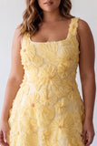 Vestido curto de regresso a casa amarelo curto de pérolas de decote quadrado em linha A com bordas