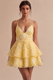 Vestido curto de finalistas com folhos em linhas A amarelas florais com missangas
